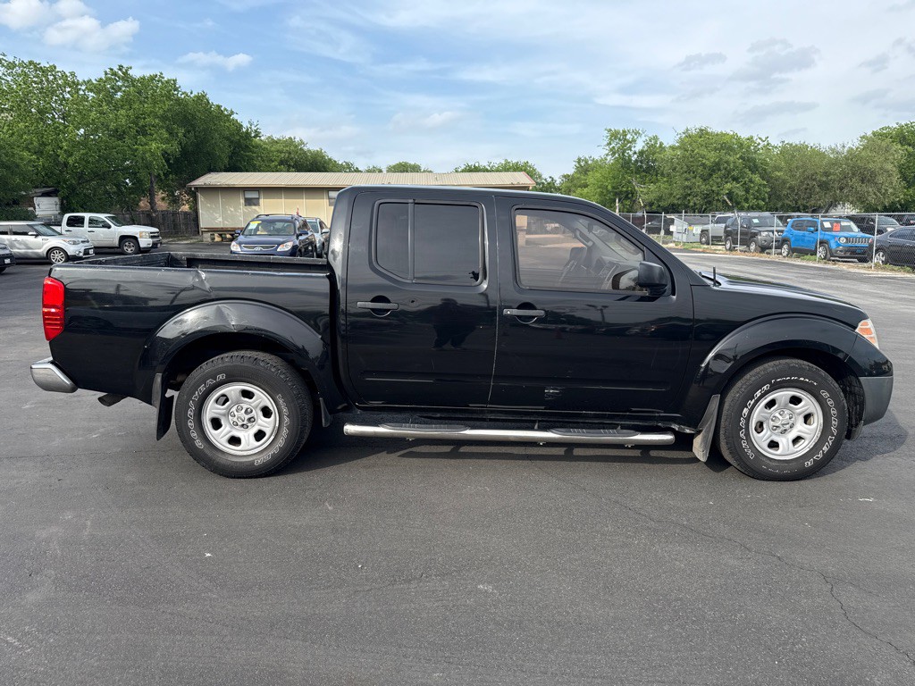 2015 Nissan Frontier Image 2