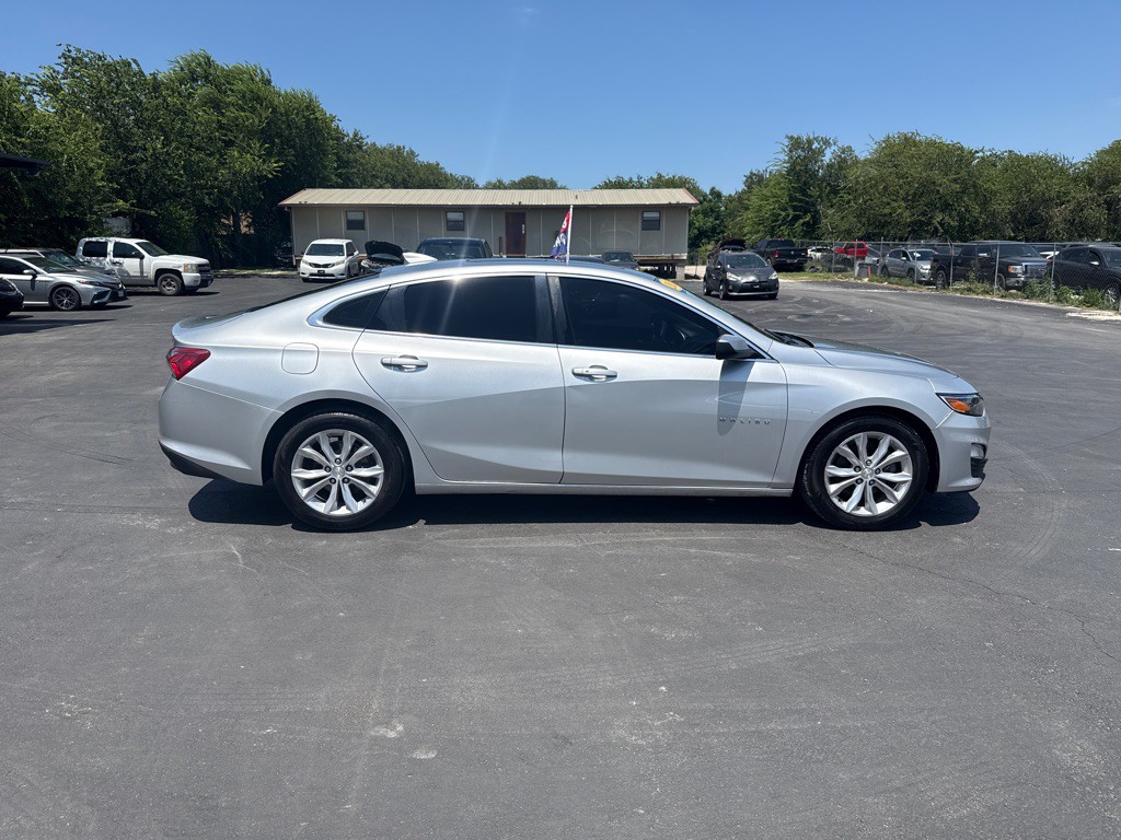 2021 Chevrolet Malibu Image 2