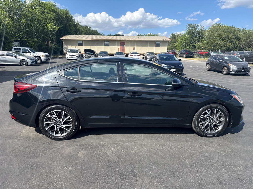 2019 Hyundai Elantra Image 2