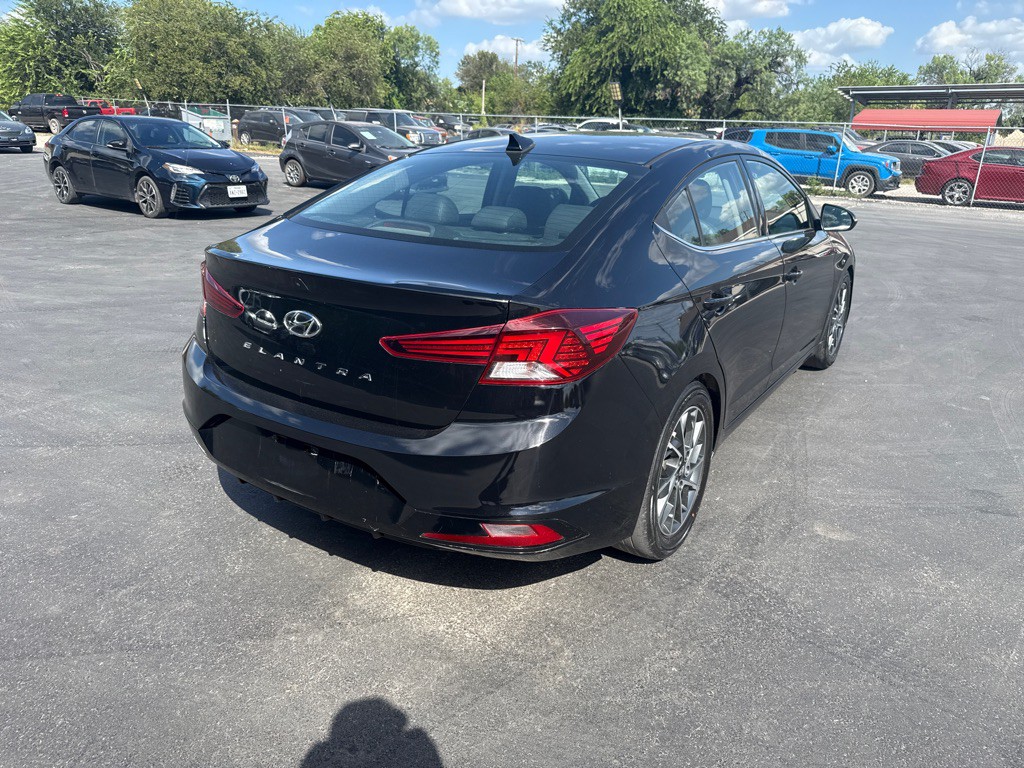 2019 Hyundai Elantra Image 3