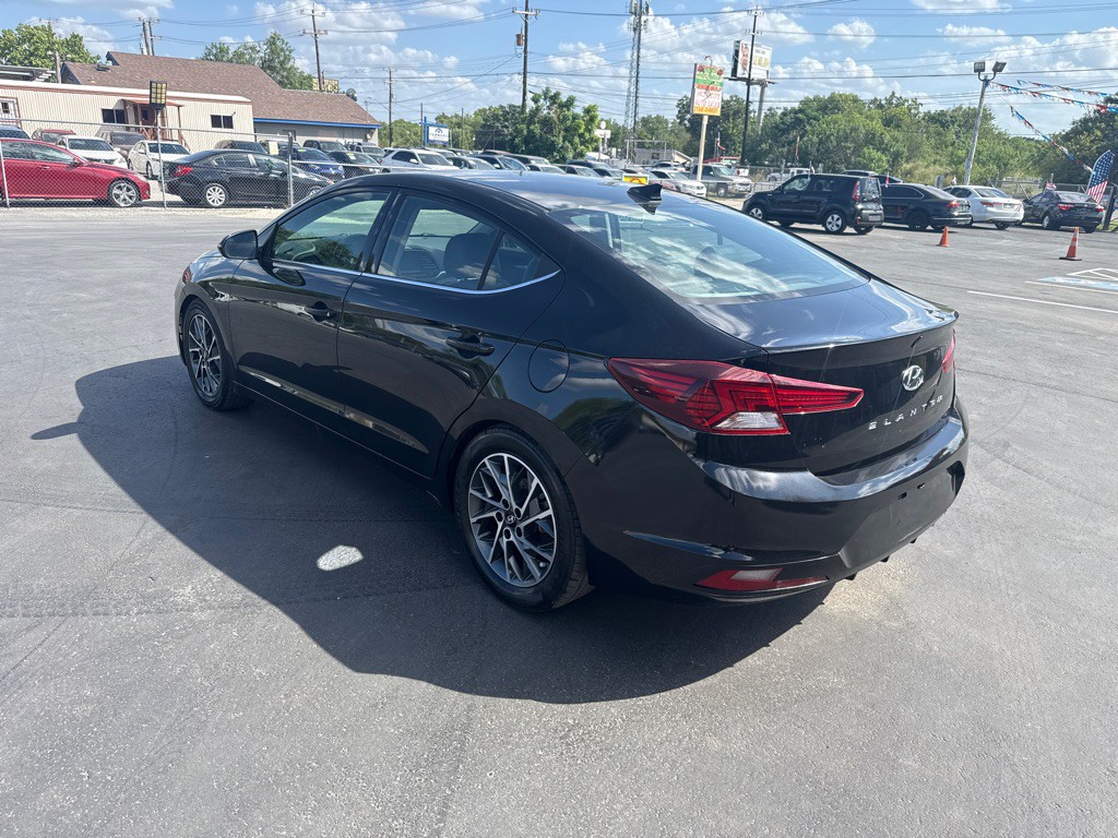 2019 Hyundai Elantra Image 5