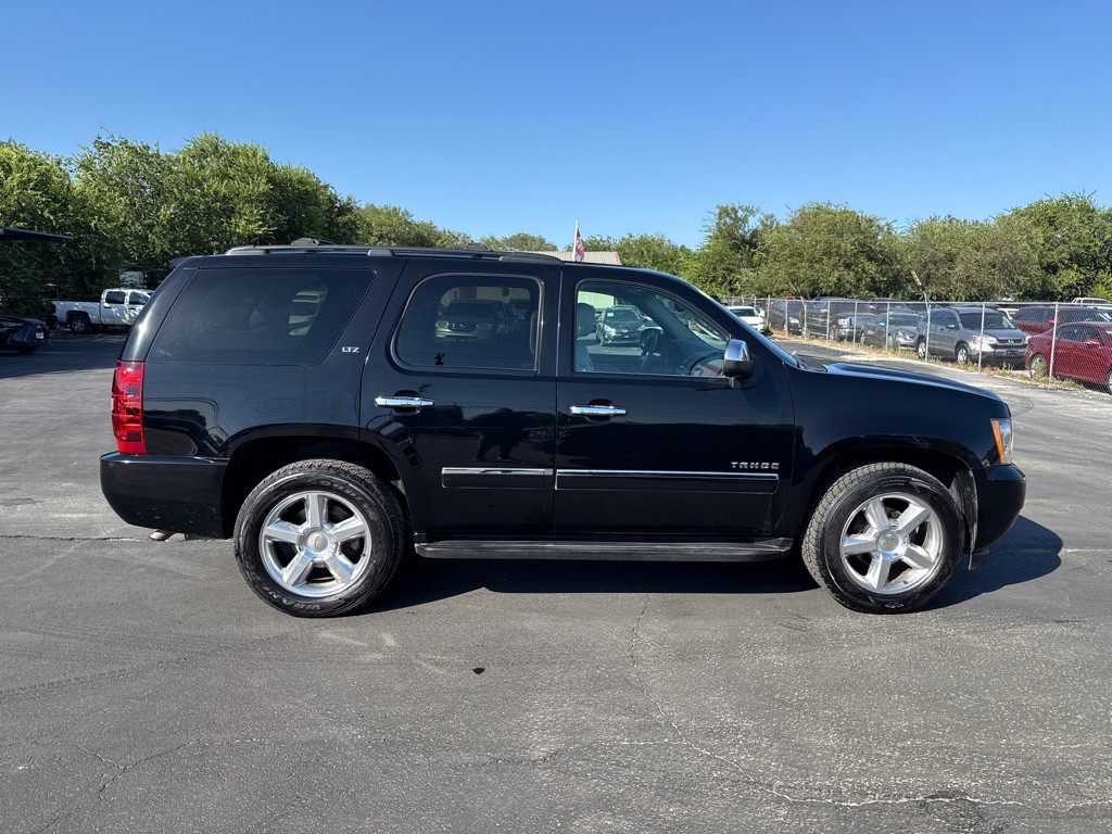 2013 Chevrolet Tahoe Image 2