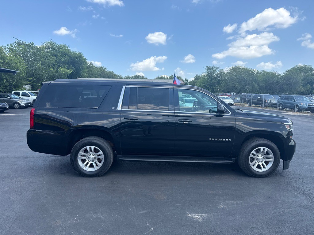 2018 Chevrolet Suburban Image 2