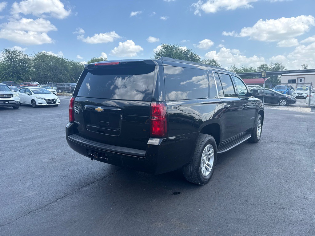 2018 Chevrolet Suburban Image 3