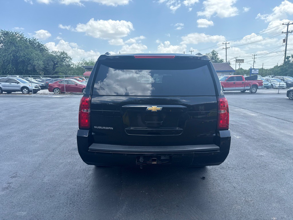 2018 Chevrolet Suburban Image 4
