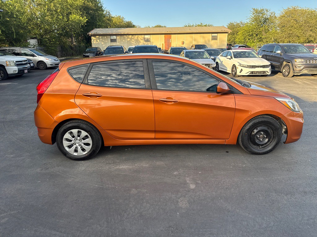 2017 Hyundai Accent Image 2