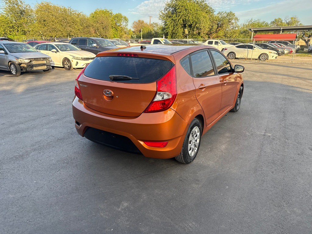 2017 Hyundai Accent Image 3