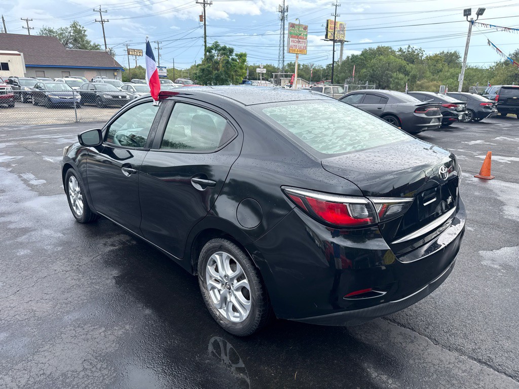 2017 Toyota Yaris Image 5