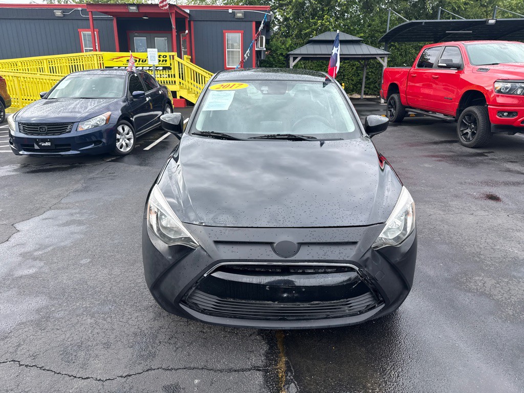 2017 Toyota Yaris Image 8