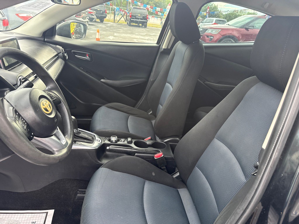 2017 Toyota Yaris Image 10