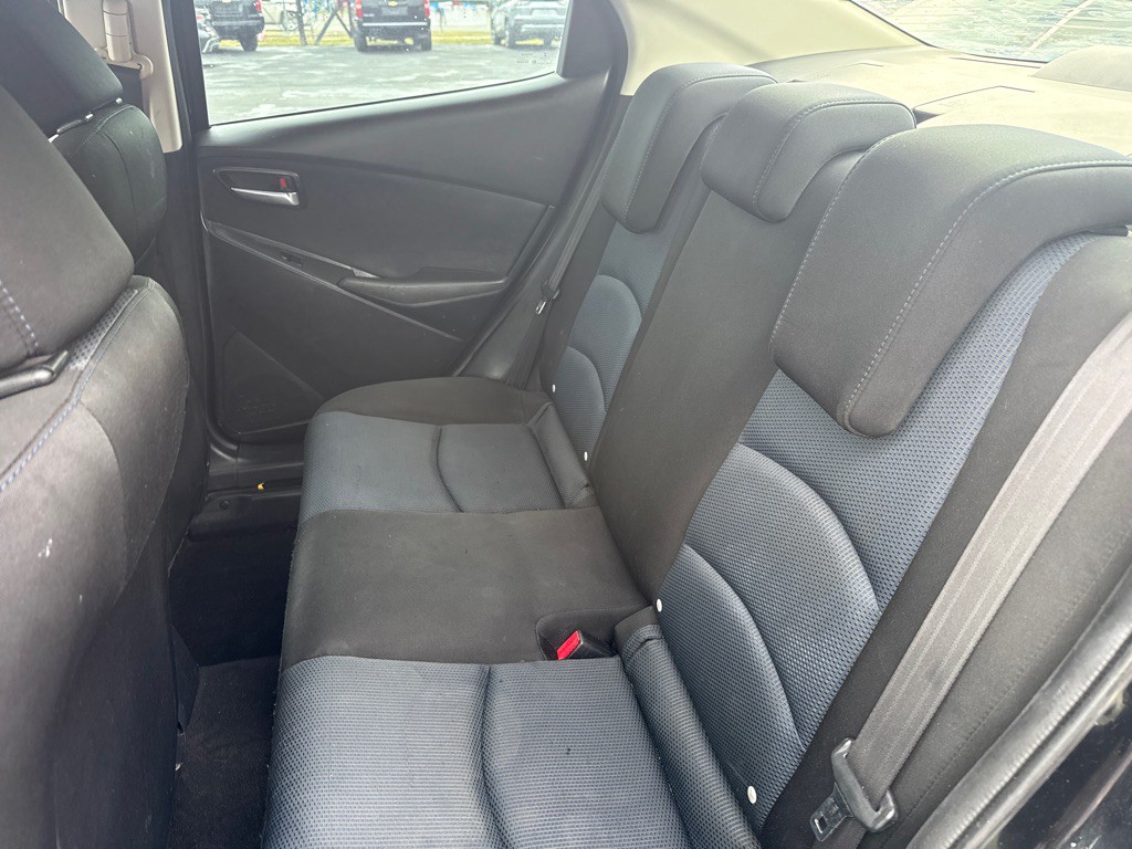 2017 Toyota Yaris Image 11