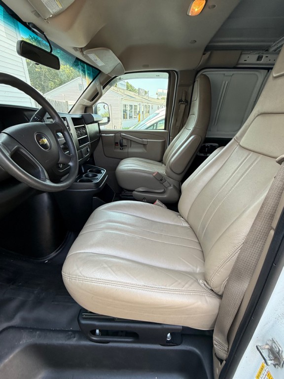 2020 Chevrolet Express Image 4