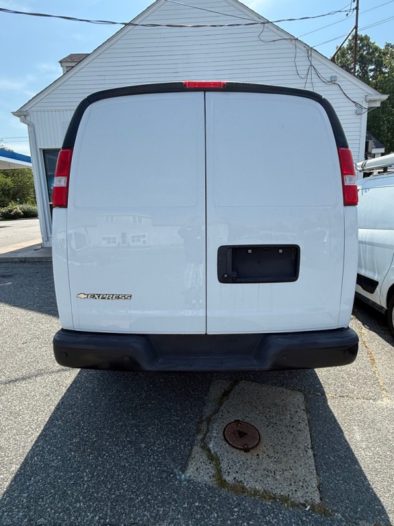 2020 Chevrolet Express Image 10