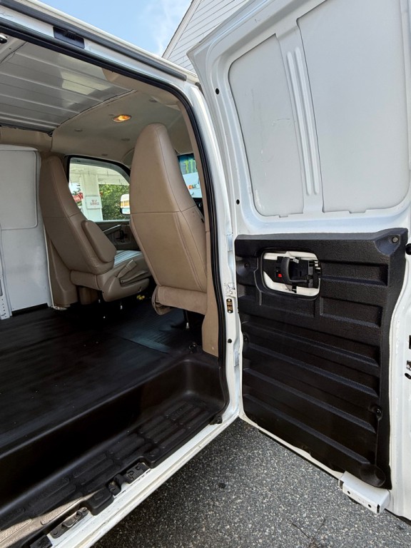 2020 Chevrolet Express Image 13