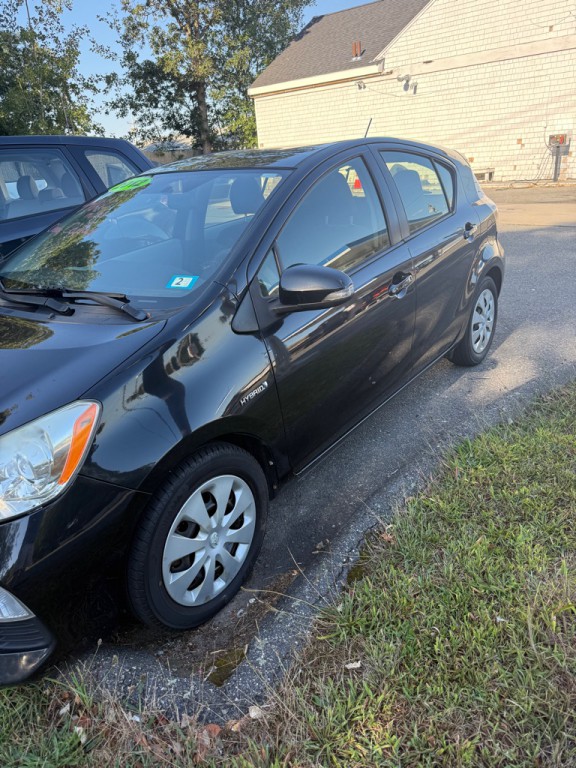 2012 Toyota Prius Image 2