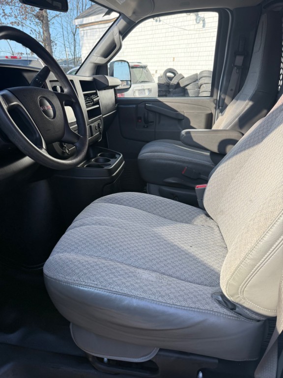 2016 GMC Savana Image 3