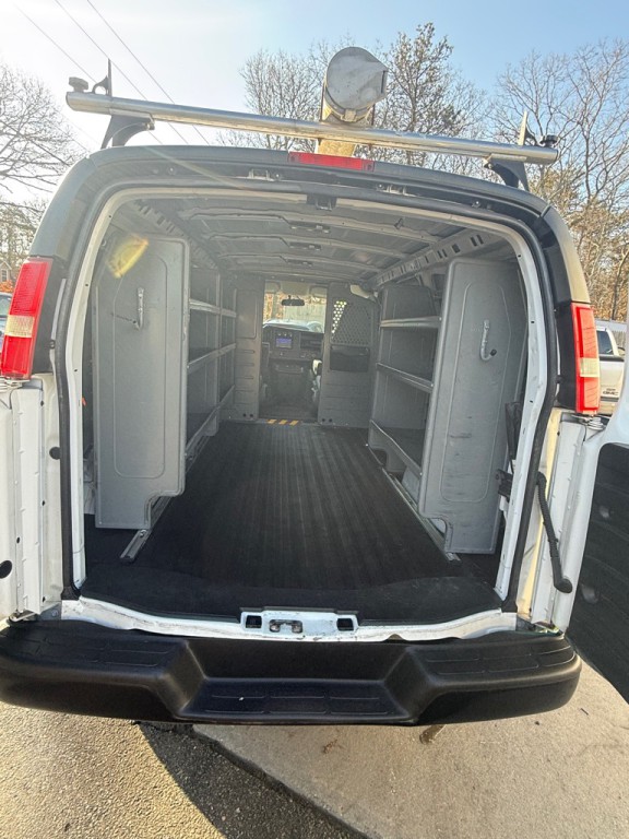 2016 GMC Savana Image 9