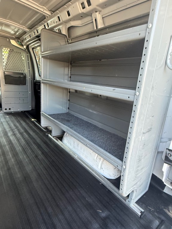 2016 GMC Savana Image 10