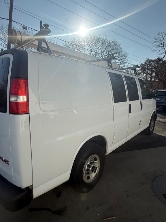 2016 GMC Savana Image 12