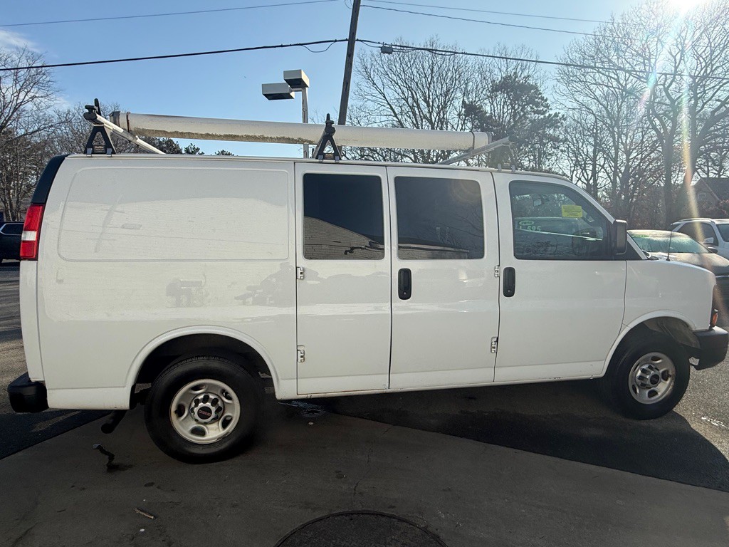 2016 GMC Savana Image 13