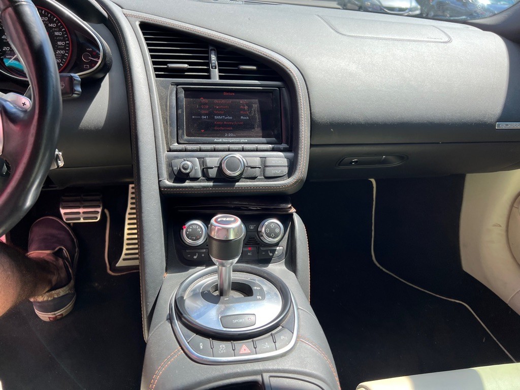 2011 Audi R8 Image 27