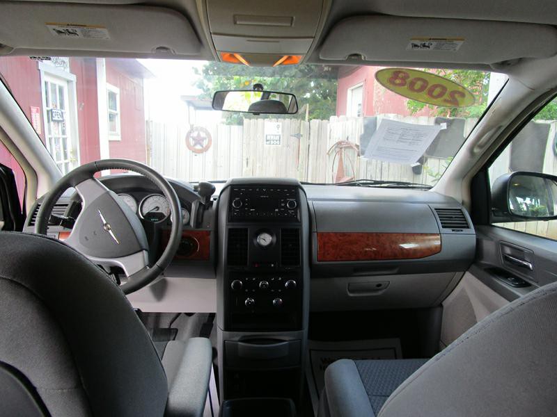 2008 Chrysler Town & Country Image 6