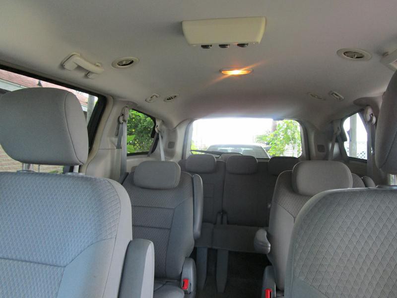 2008 Chrysler Town & Country Image 9