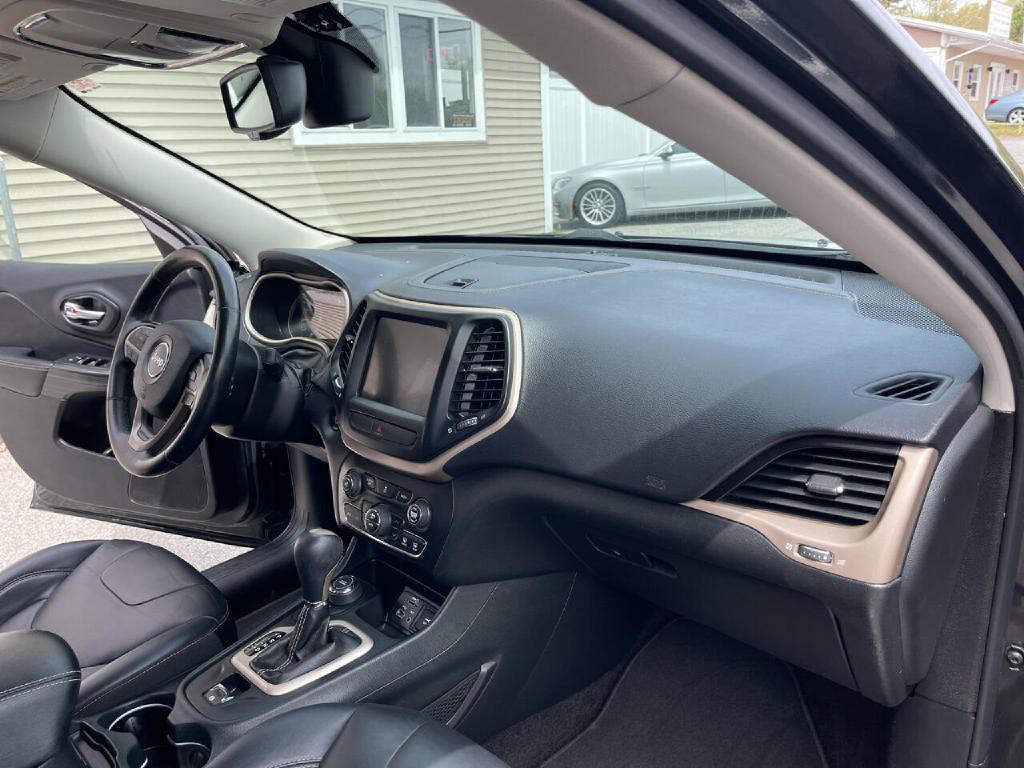 2015 Jeep Cherokee Image 28