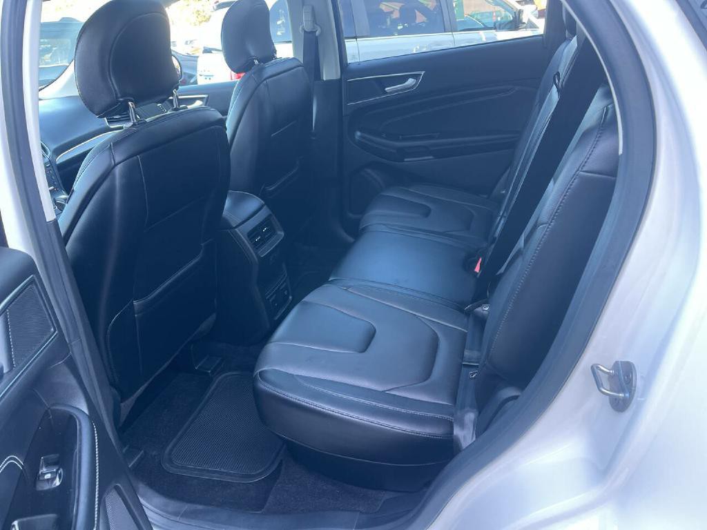 2016 Ford Edge Image 17