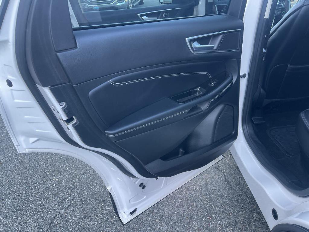 2016 Ford Edge Image 19