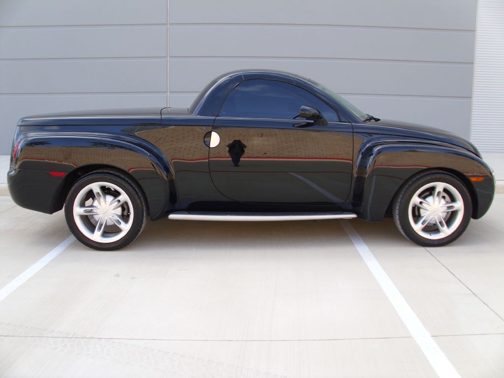 2003 Chevrolet SSR Image 1