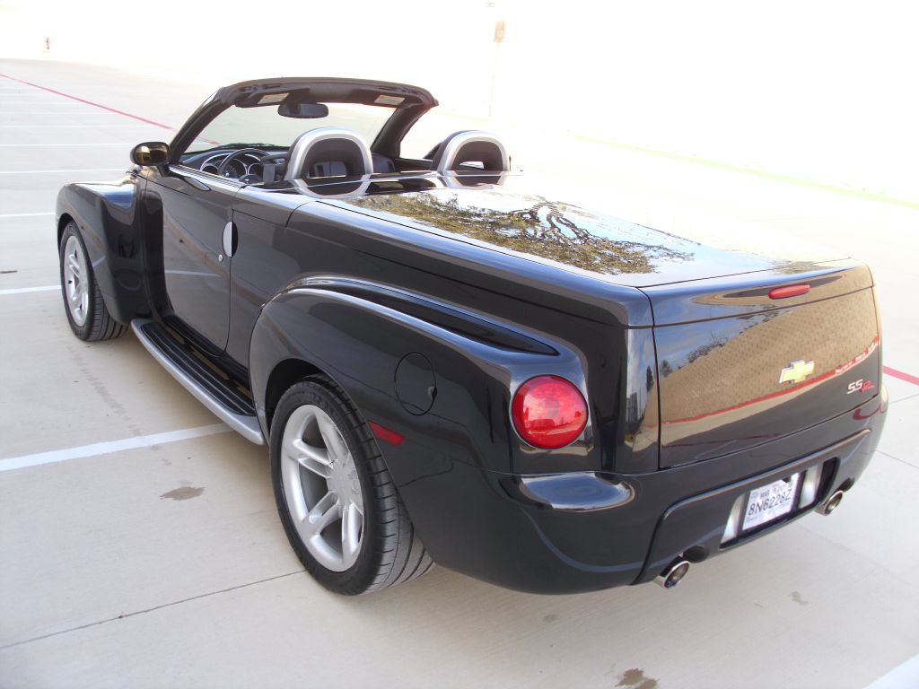 2003 Chevrolet SSR Image 11