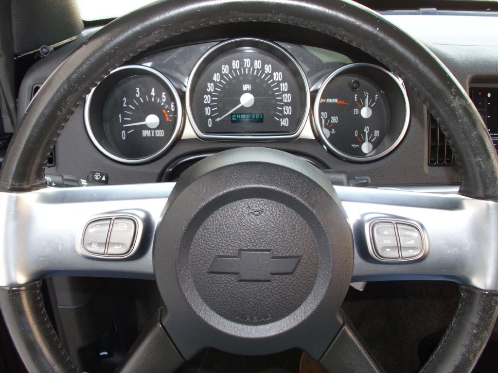 2003 Chevrolet SSR Image 18