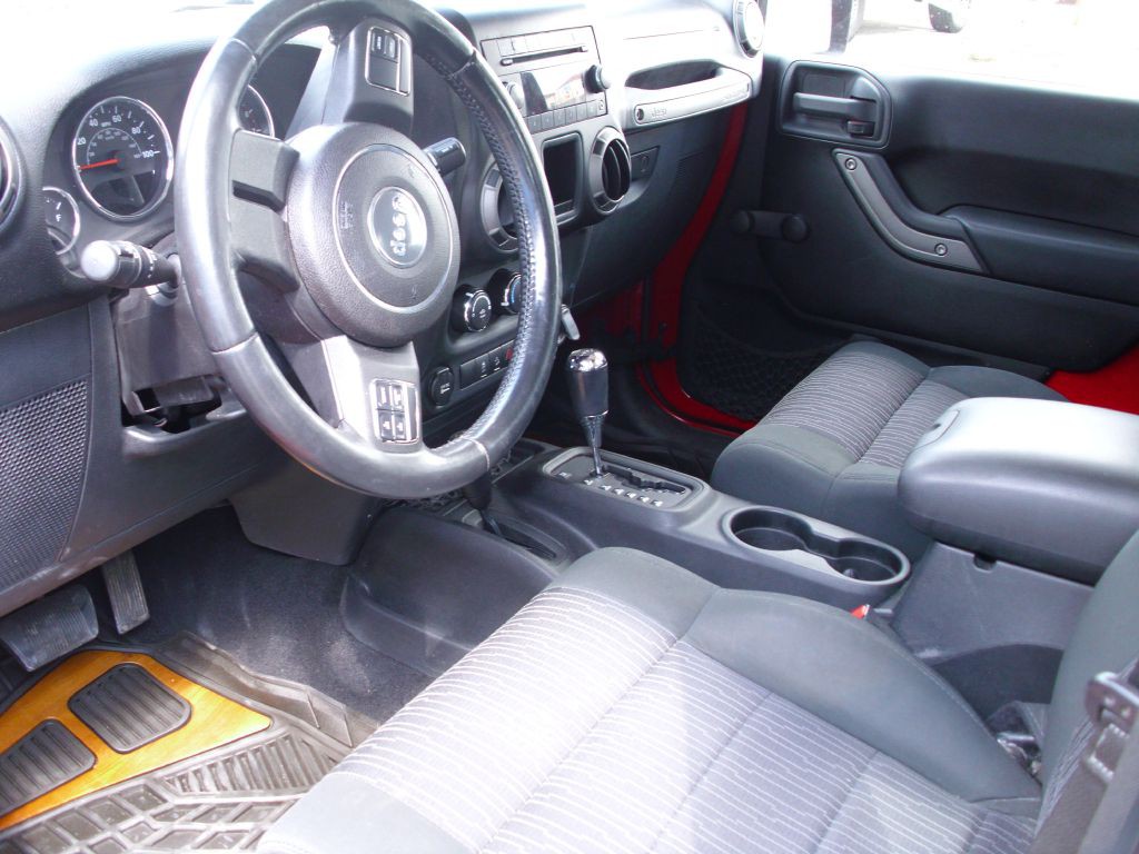 2011 Jeep Wrangler Image 9