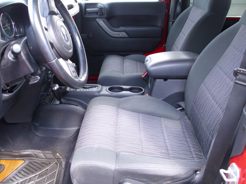 2011 Jeep Wrangler Image 10