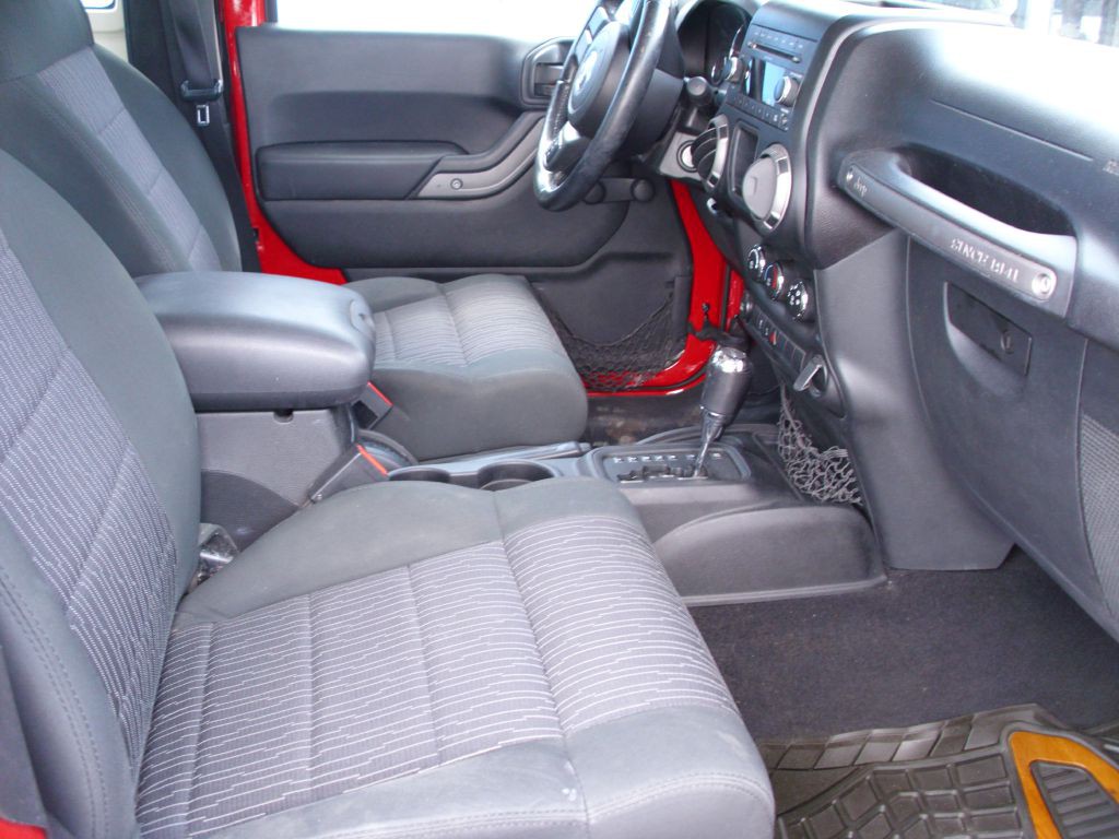2011 Jeep Wrangler Image 12