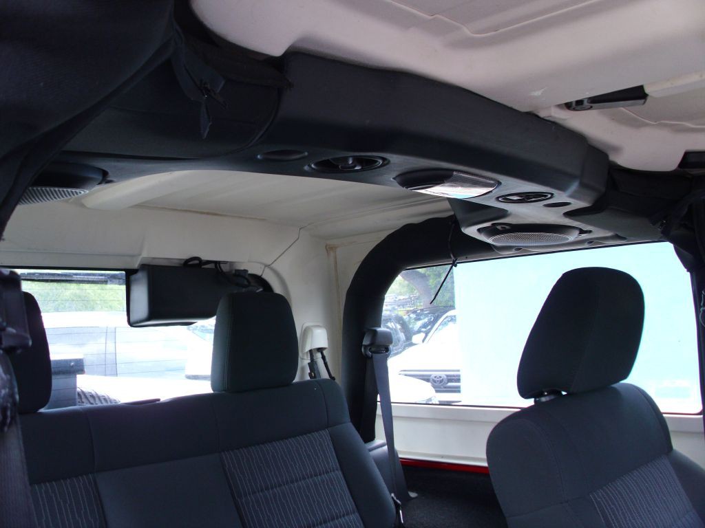 2011 Jeep Wrangler Image 14