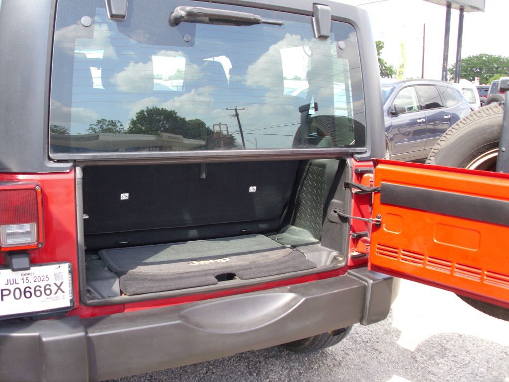 2011 Jeep Wrangler Image 18