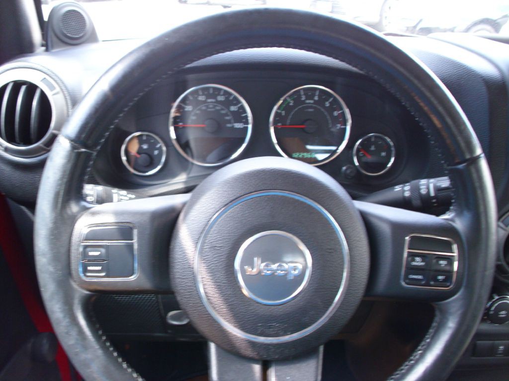 2011 Jeep Wrangler Image 24