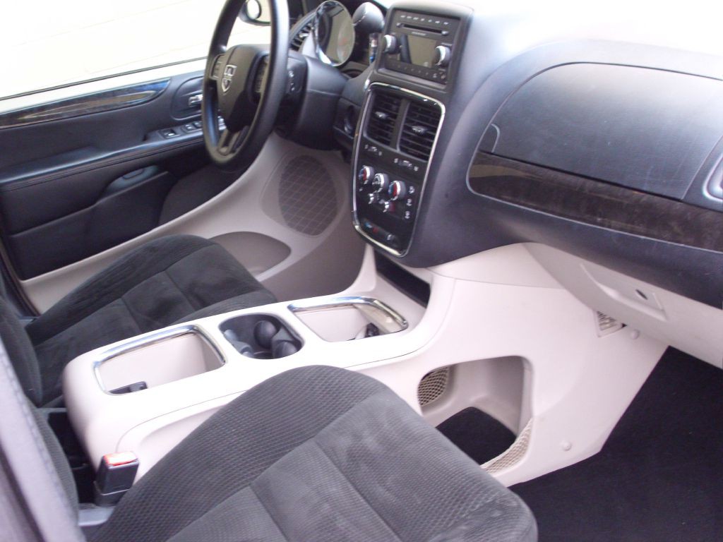 2016 Dodge Ram Van Image 9