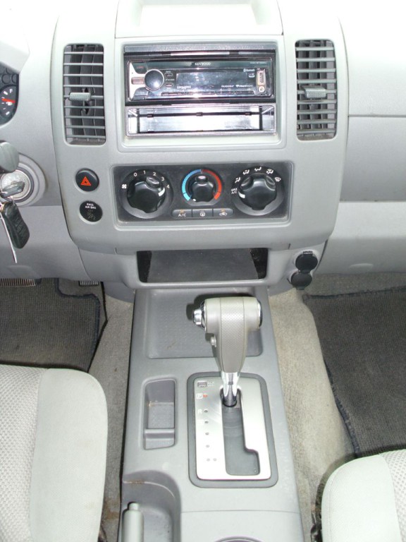 2006 Nissan Frontier Image 12