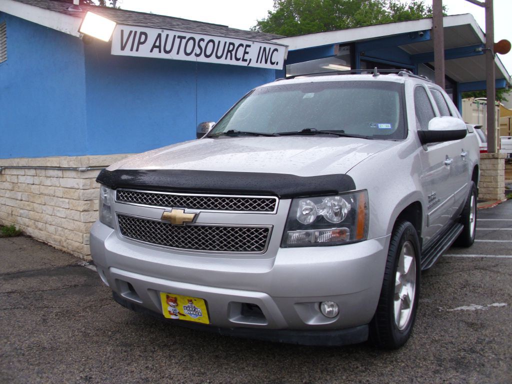 2011 Chevrolet Avalanche Image 4