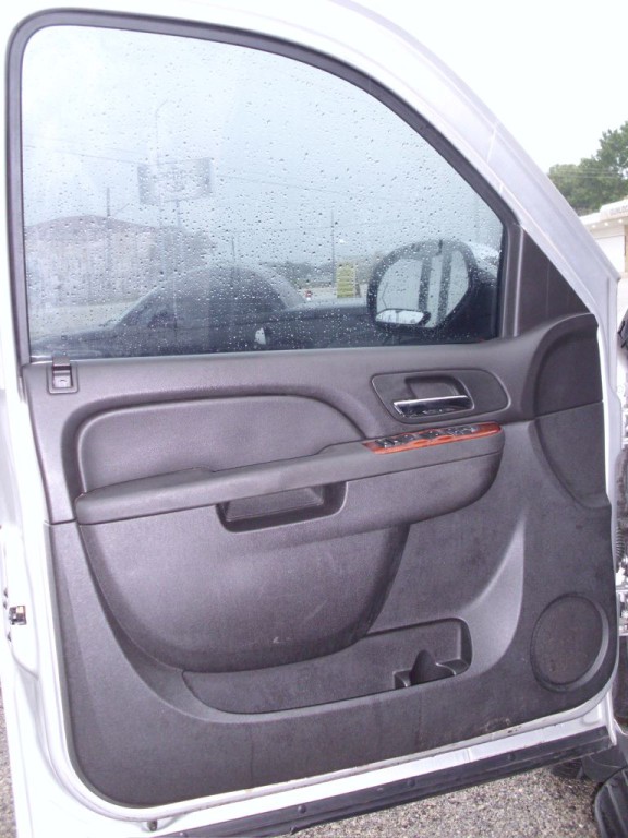 2011 Chevrolet Avalanche Image 11