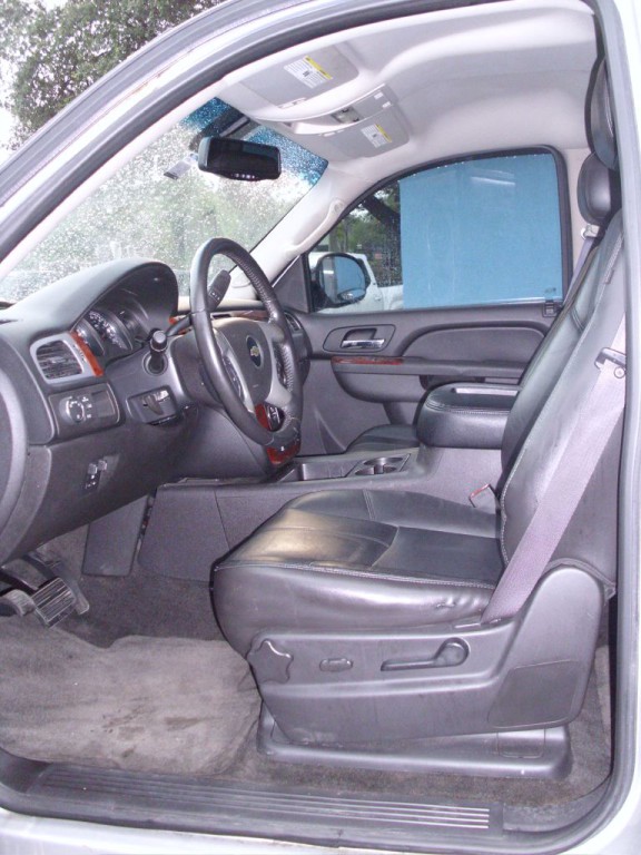 2011 Chevrolet Avalanche Image 12