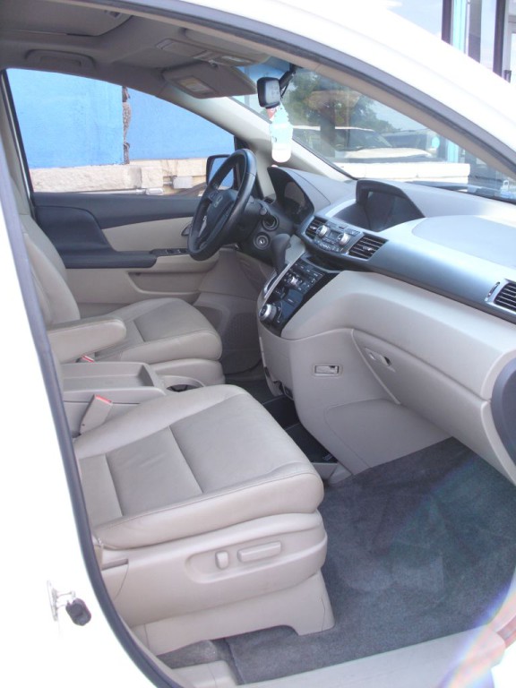 2012 Honda Odyssey Image 9