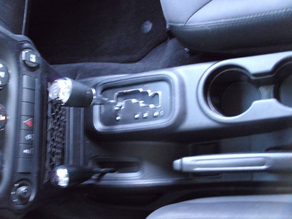 2014 Jeep Wrangler Image 25