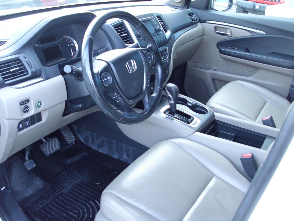 2017 Honda Ridgeline Image 7