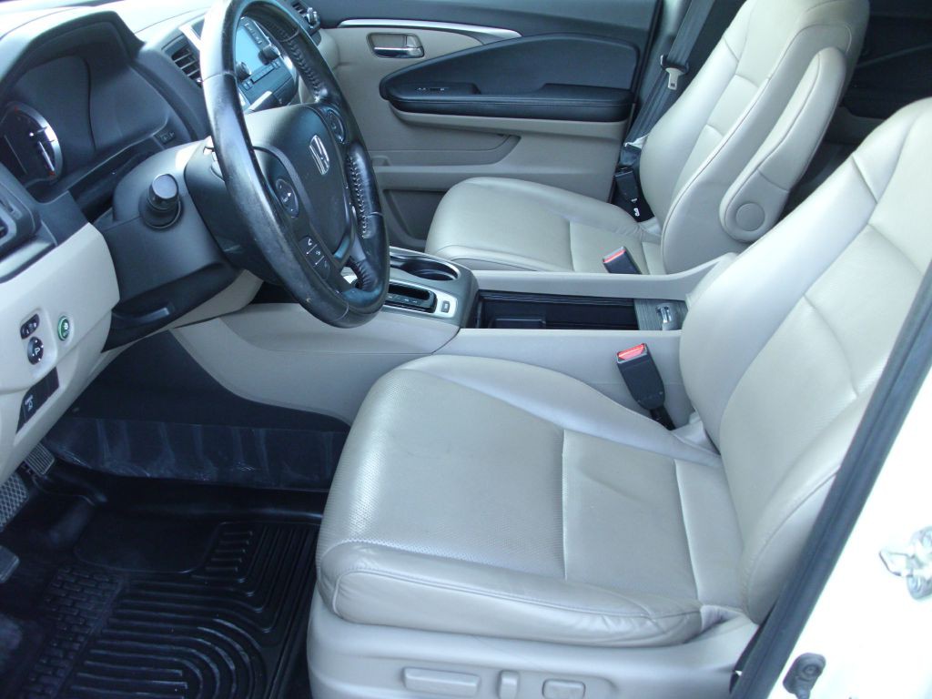 2017 Honda Ridgeline Image 8