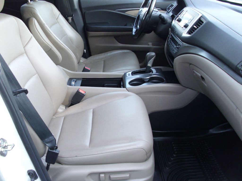 2017 Honda Ridgeline Image 10