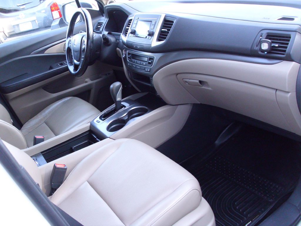 2017 Honda Ridgeline Image 11